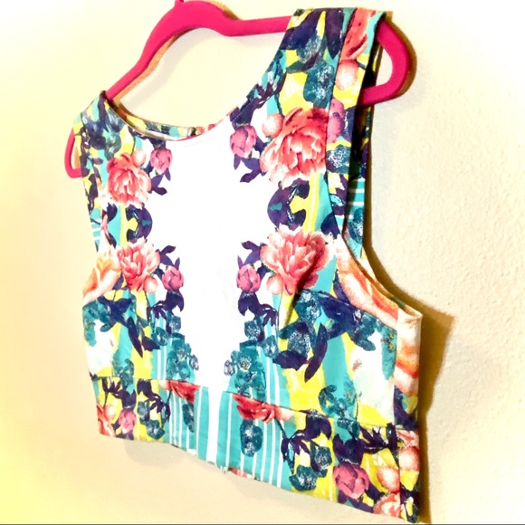 Arden B Floral Crop Top with Back Cutout - Size XL - Picture 2 of 7